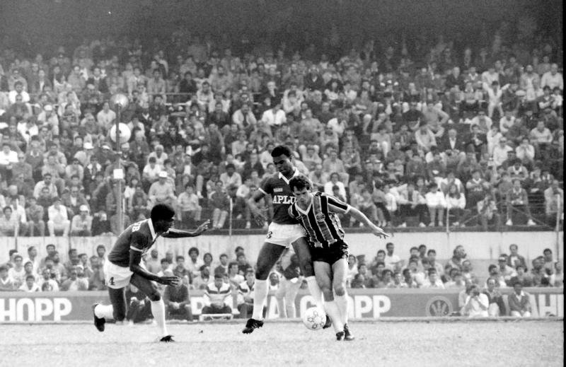 Inter e Gr&ecirc;mio revivem confronto matutino neste domingo