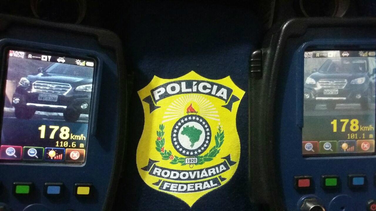 Caminhonete &eacute; flagrada a 178 km/h na freeway