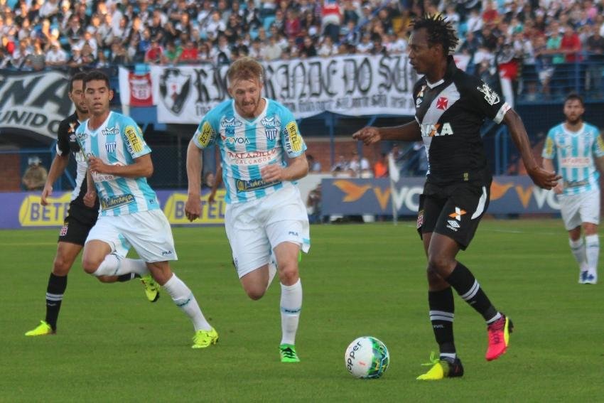 Partida no est&aacute;dio da Ressecada terminou em 2 a 1