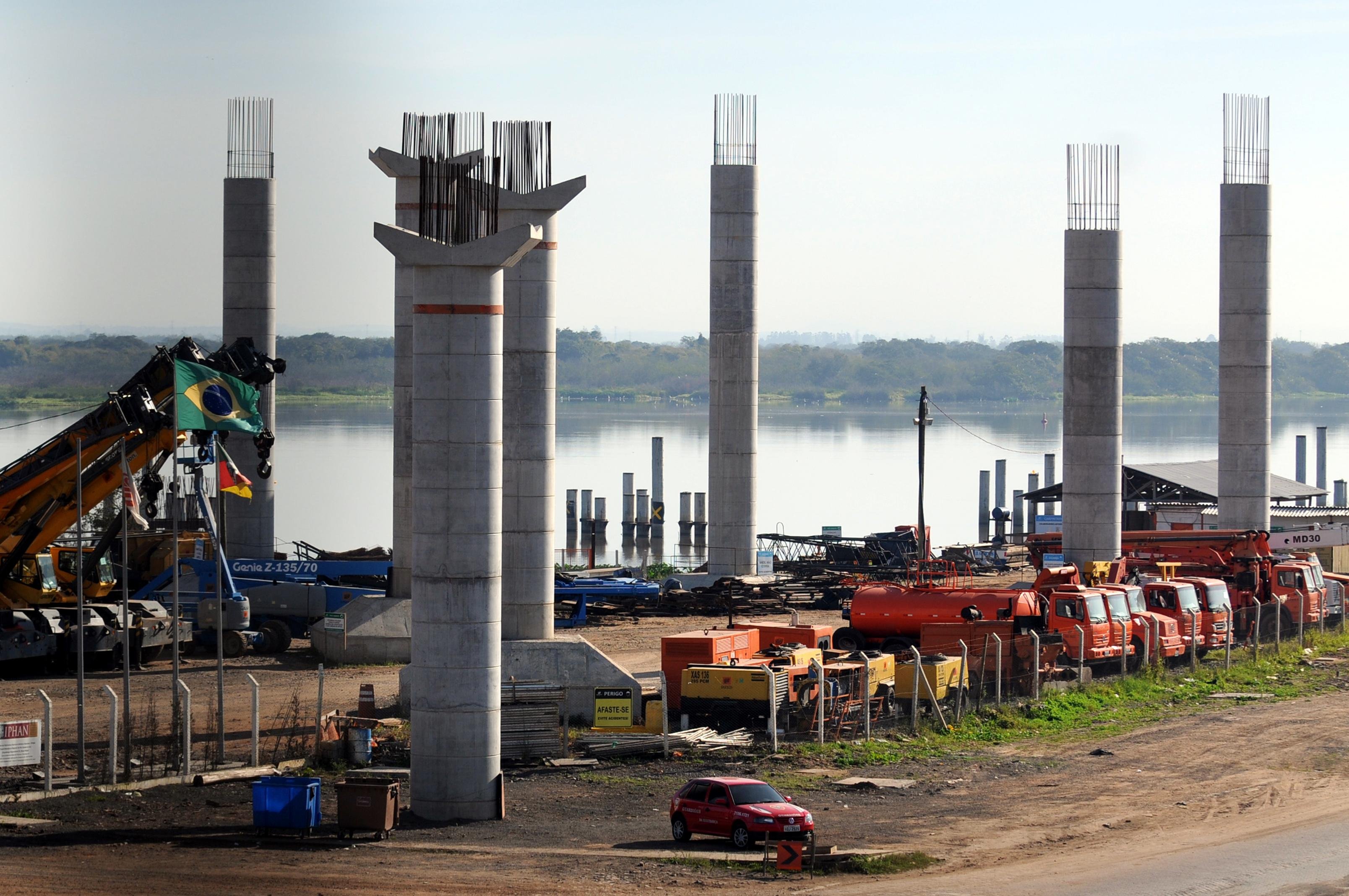 Cerca de 80 funcion&aacute;rios trabalham no canteiro de obras