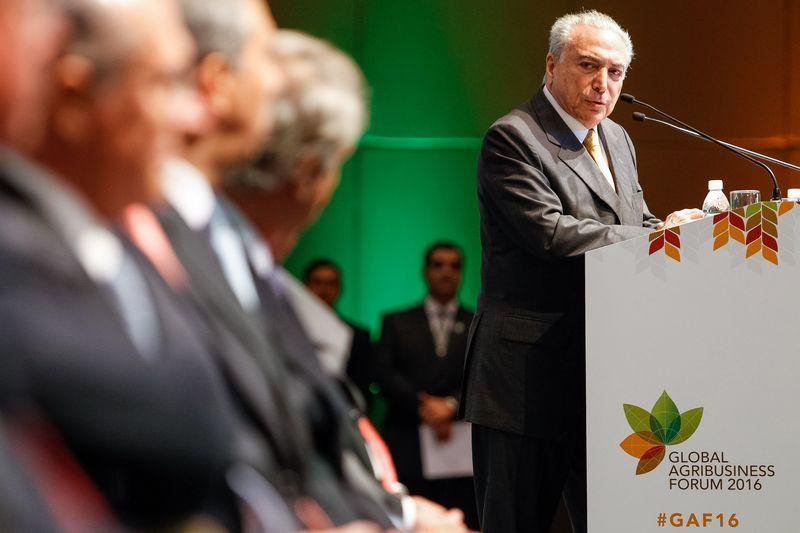Redu&ccedil;&atilde;o de sal&aacute;rio de servidores seria uma das medidas impopulares de Temer