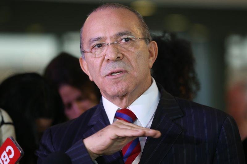 Ministro reuniu-se na manh&atilde; desta ter&ccedil;a-feira com representantes das companhias a&eacute;reas
