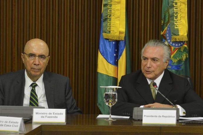 Presidente interino, Michel Temer, disse que  n&atilde;o descarta aumentar impostos