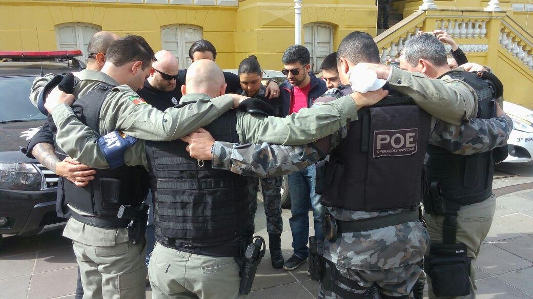 Policiais de Bento Gon&ccedil;alves homenageiam o colega morto em Porto Alegre