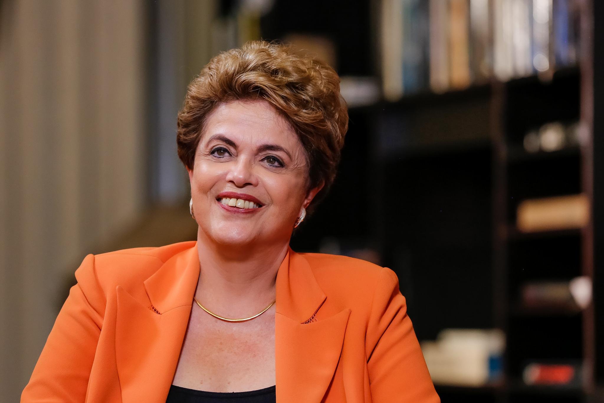 Dilma confirma que n&atilde;o ir&aacute; &agrave; Comiss&atilde;o do Impeachment nesta quinta