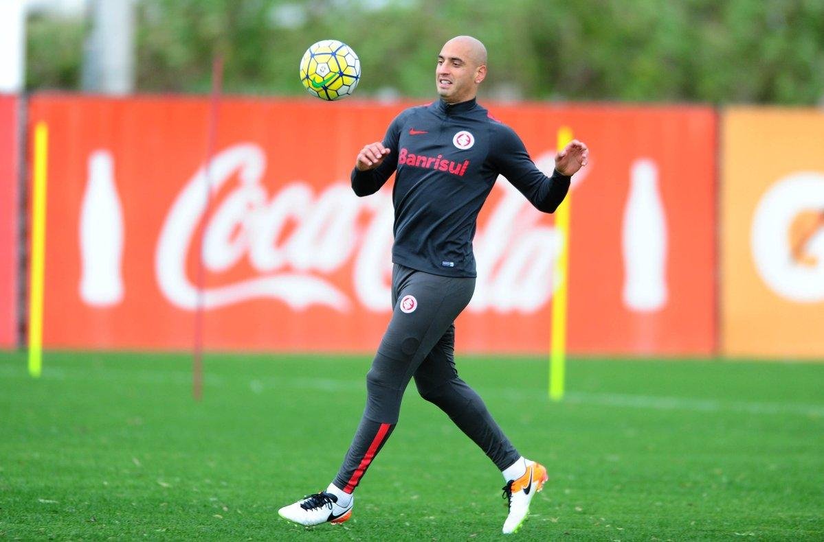 Ariel treinou entre os titulares nesta quarta