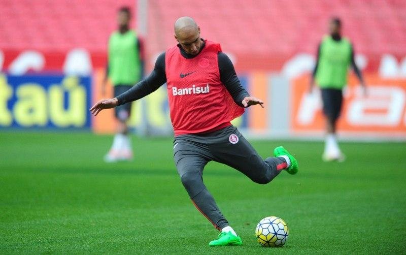 No treino desta quarta-feira, Argel testou Ariel &agrave; frente de Vitinho, Eduardo Sasha e Ferrareis