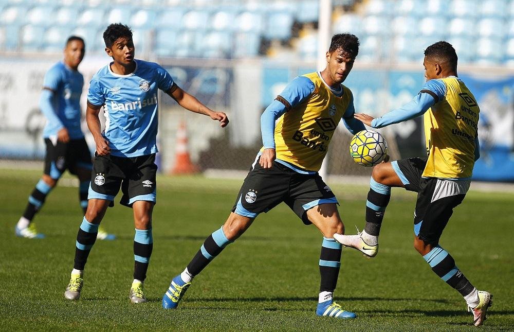 Thyere vai de quinta op&ccedil;&atilde;o &agrave; equipe titular do Gr&ecirc;mio