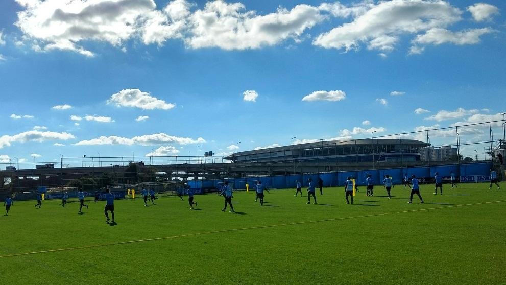 Roger treina press&atilde;o na marca&ccedil;&atilde;o e indica equipe titular