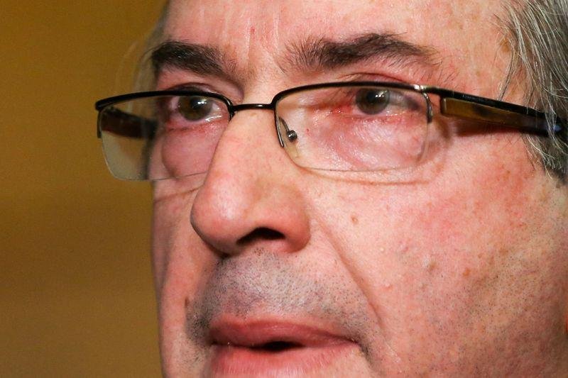 Emocionado, Cunha renuncia &agrave; presid&ecirc;ncia da C&acirc;mara