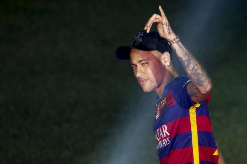 Arquivado processo contra Neymar e seu pai por transfer&ecirc;ncia ao Barcelona