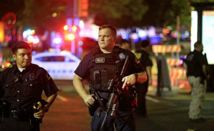 Hillary e Trump cancelam com&iacute;cios por matan&ccedil;a de policiais em Dallas