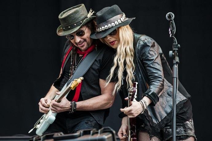 Sambora e Orianthi tocam no Pepsi on Stage