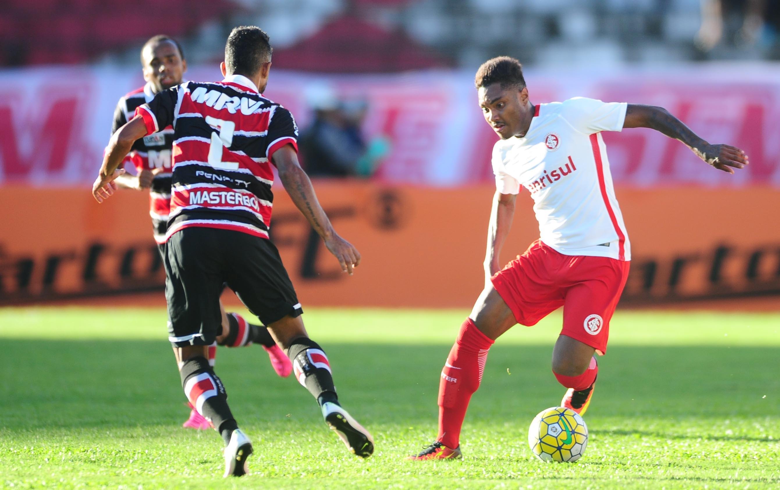 Vitinho, atacante do Inter