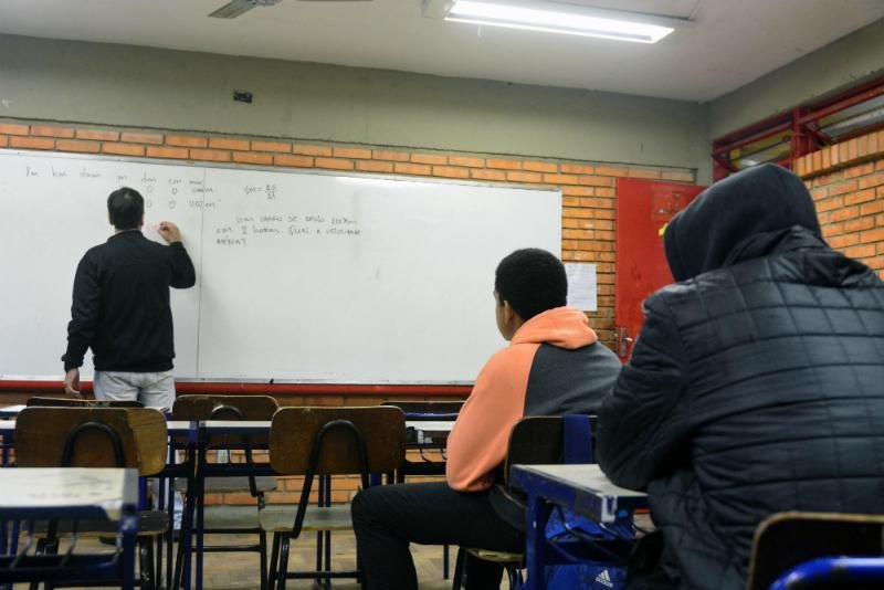 Ap&oacute;s greve de quase dois meses, professores come&ccedil;am a recuperar aulas no RS