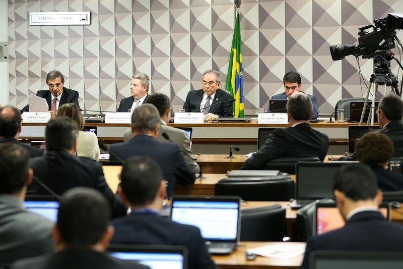 Durante o m&ecirc;s ser&atilde;o ouvidos argumentos da acusa&ccedil;&atilde;o e da defesa de Dilma 