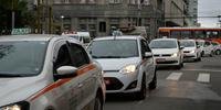 Taxistas protestam em Santa Maria contra serviço clandestino