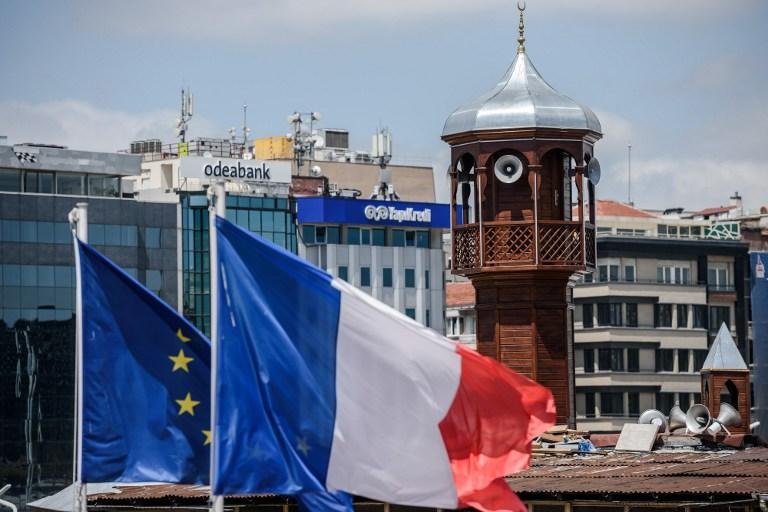 Fran&ccedil;a fecha miss&otilde;es diplom&aacute;ticas na Turquia por raz&otilde;es de seguran&ccedil;a