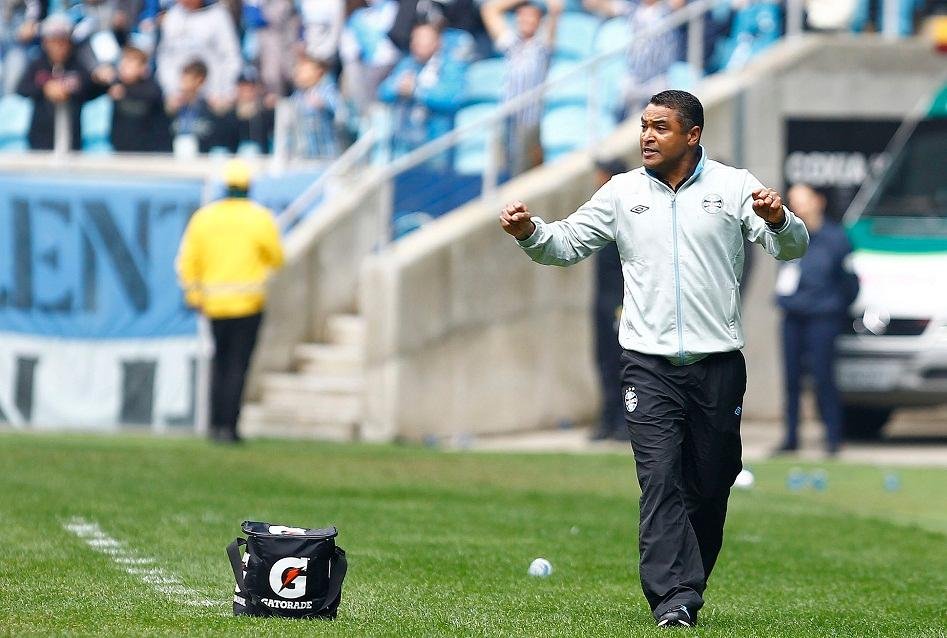 Gr&ecirc;mio tem campanha para brigar por t&iacute;tulo na reta final