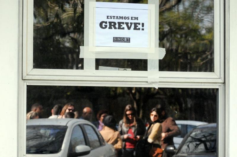 Categoria pede reposi&ccedil;&atilde;o de perdas salariais e aumento no vale alimenta&ccedil;&atilde;o 