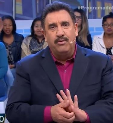 Apresentador ter&aacute; que pagar R$ 200 mil de multa