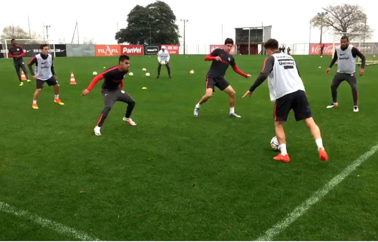 Em treino, Falc&atilde;o prioriza toque de bola e sa&iacute;da r&aacute;pida	