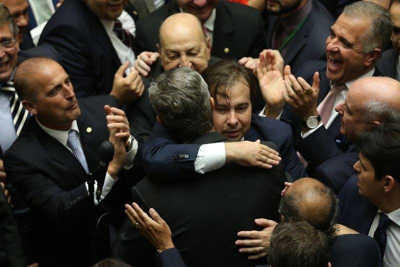 Em primeiro compromisso p&uacute;blico, Rodrigo Maia sela alian&ccedil;a com A&eacute;cio
