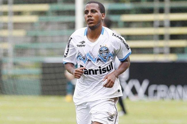 Tyroane Sandows, de 21 anos, teve passagem pelo gr&ecirc;mio em 2014