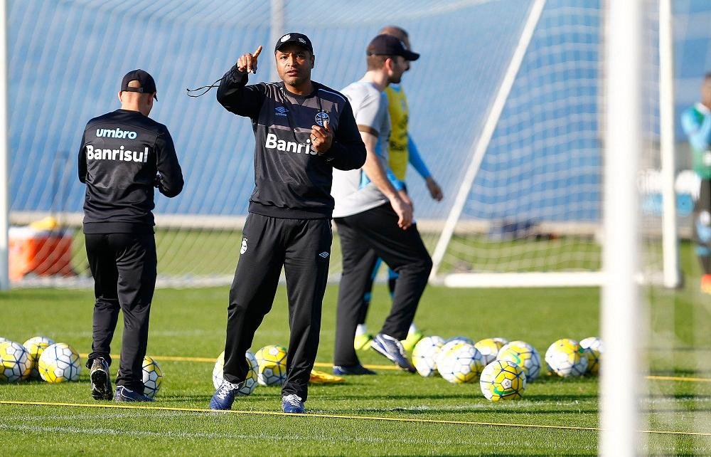Com Kannemann, Gr&ecirc;mio n&atilde;o deve contratar refor&ccedil;o para vaga de Hermes