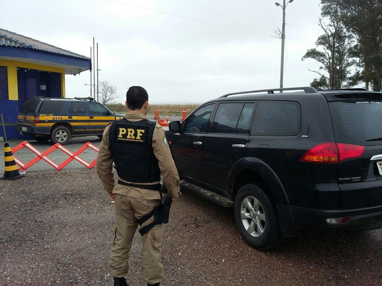 PRF flagra duas vezes homem dirigindo com CNH suspensa