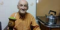 Aos 92 anos, Artur Roman cultiva erva-mate