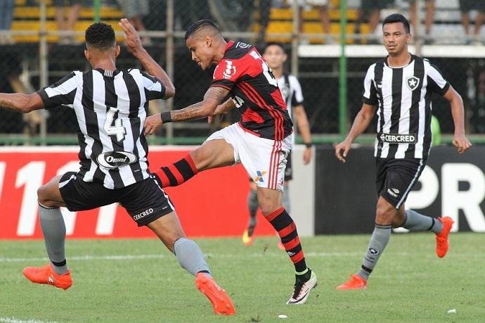 &Eacute;verton abriu o placar no Est&aacute;dio Luso-Brasileiro