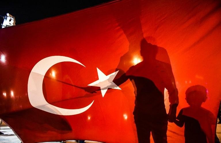 Apoiadores de Erdogan se reuniram na pra&ccedil;a Taksim neste s&aacute;bado