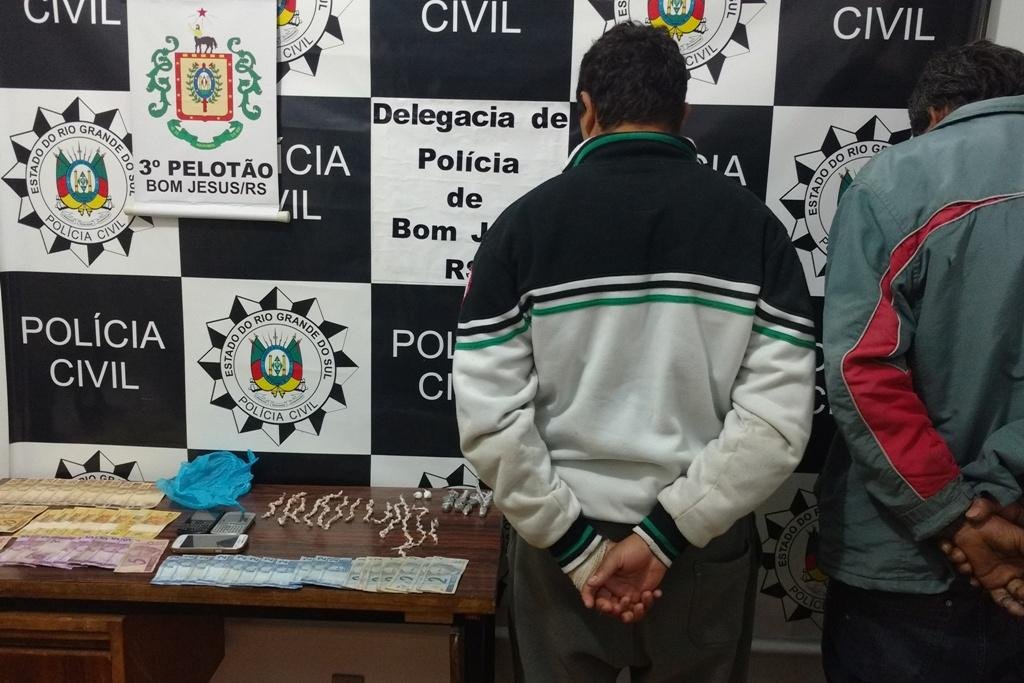 Pai e filho s&atilde;o presos por tr&aacute;fico de drogas em Bom Jesus