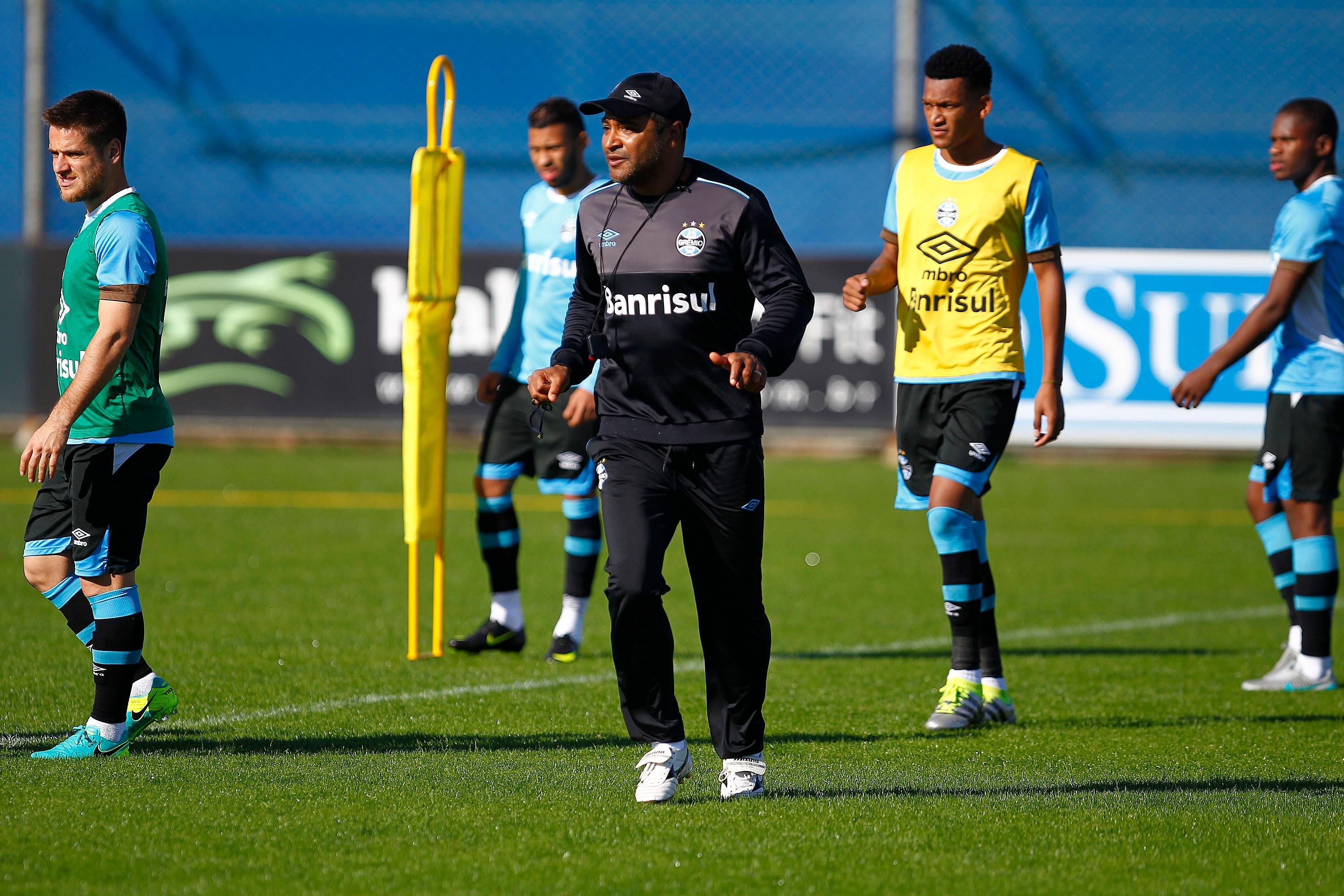 Time comandado por Roger Machado busca vit&oacute;ria diante do Sport para assumir ponta da tabela
