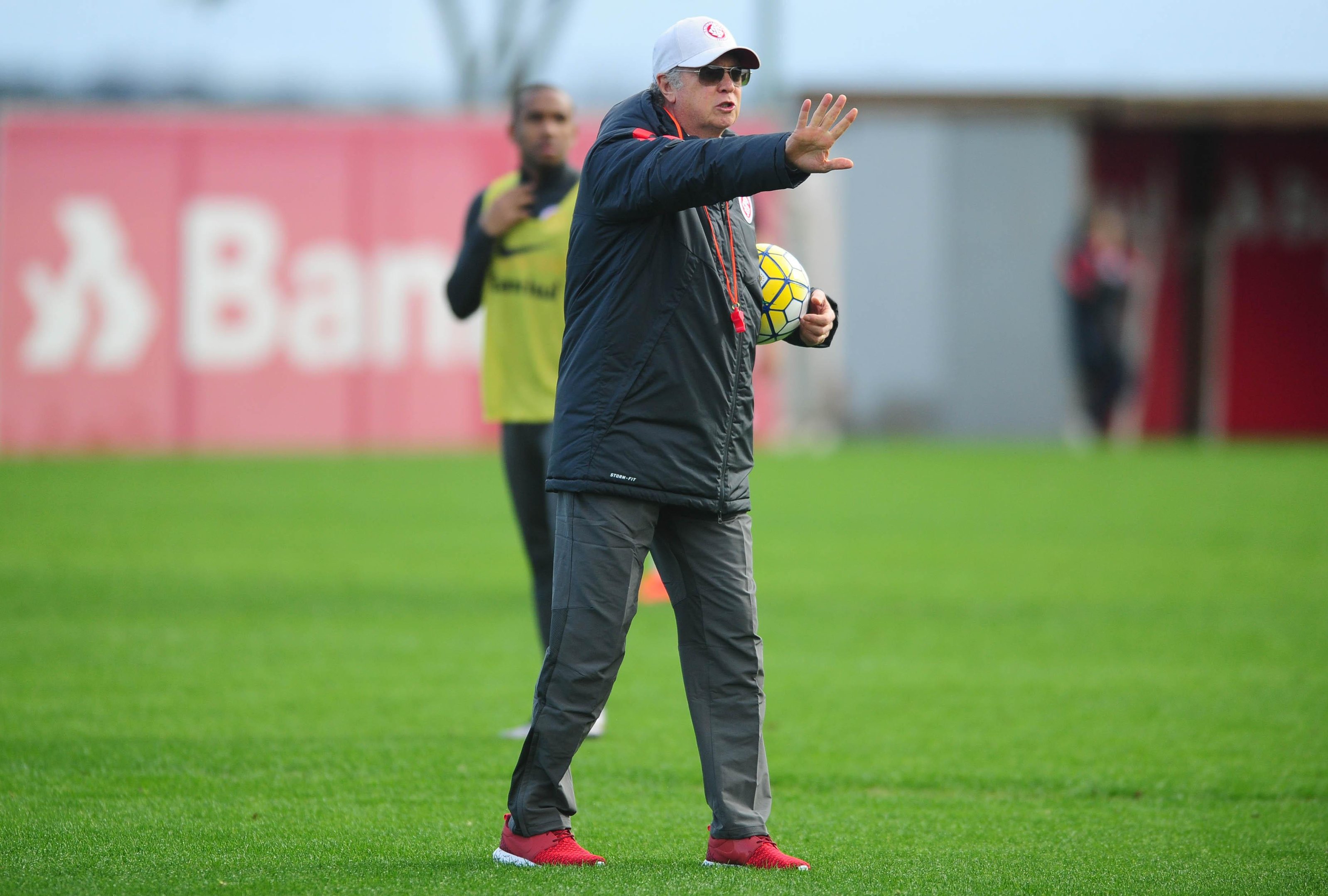 Falc&atilde;o estreia como treinador do Colorado diante do Palmeiras no Beira Rio