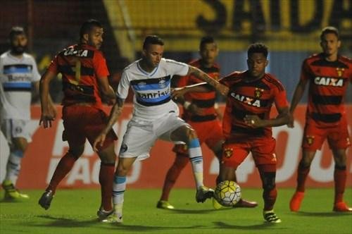 Jogadores destacaram empenho na busca pelo resultado at&eacute; o apito final