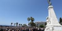 Franceses fazem homenagem às vítimas do atentado em Nice