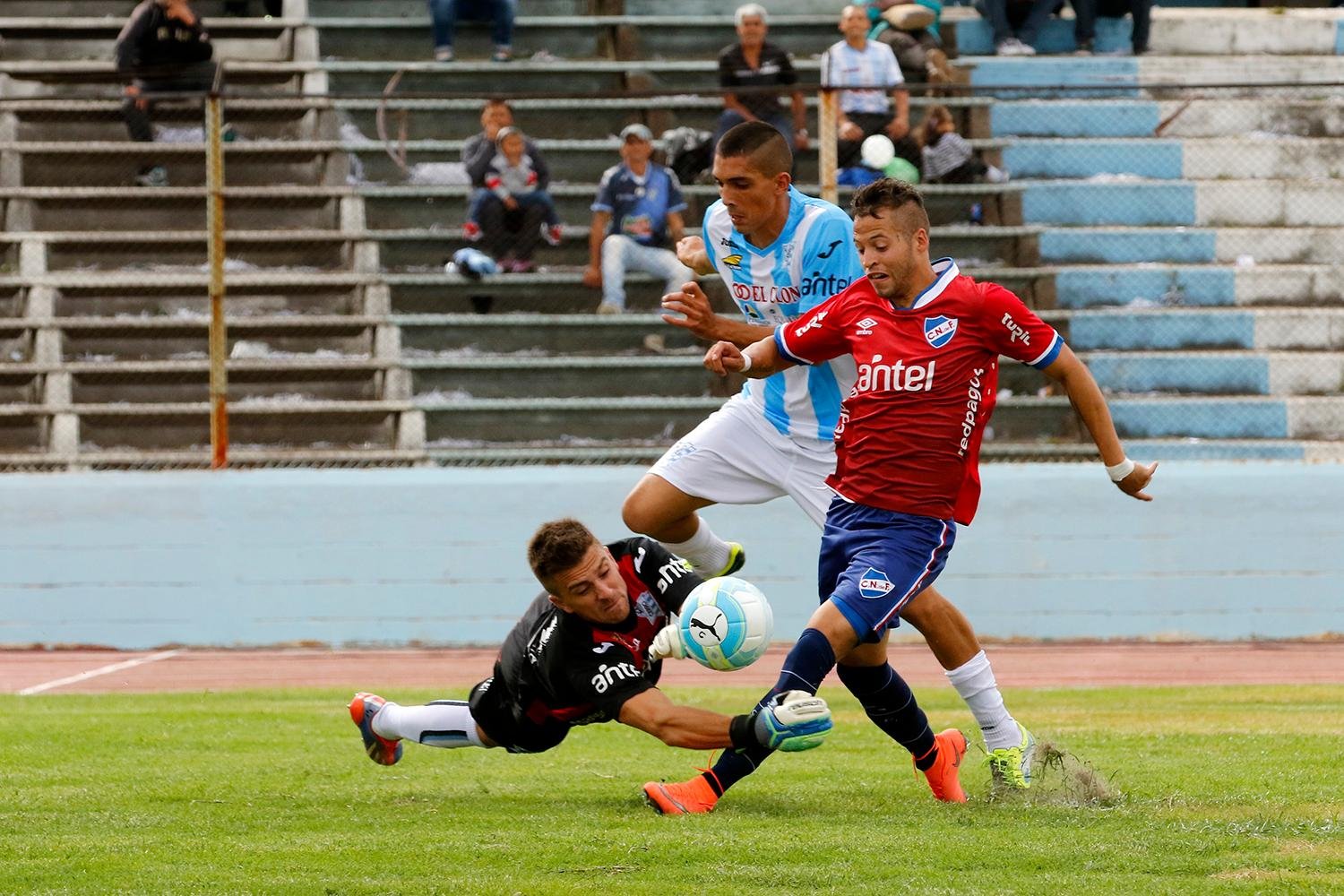 Nico L&oacute;pez deve ser inscrito at&eacute; esta ter&ccedil;a-feira pelo Inter
