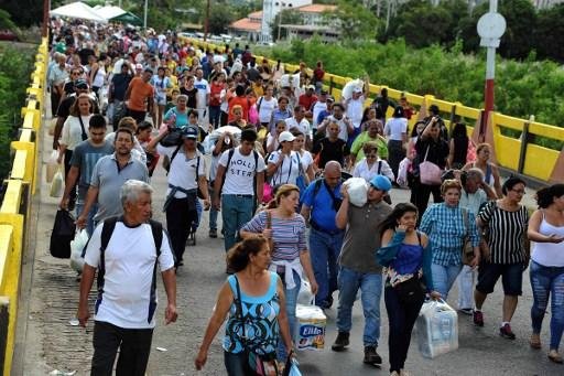 Estimado era que cerca de 100 mil cidad&atilde;os cruzem a fronteira para se abastecer e voltar &agrave; Venezuela