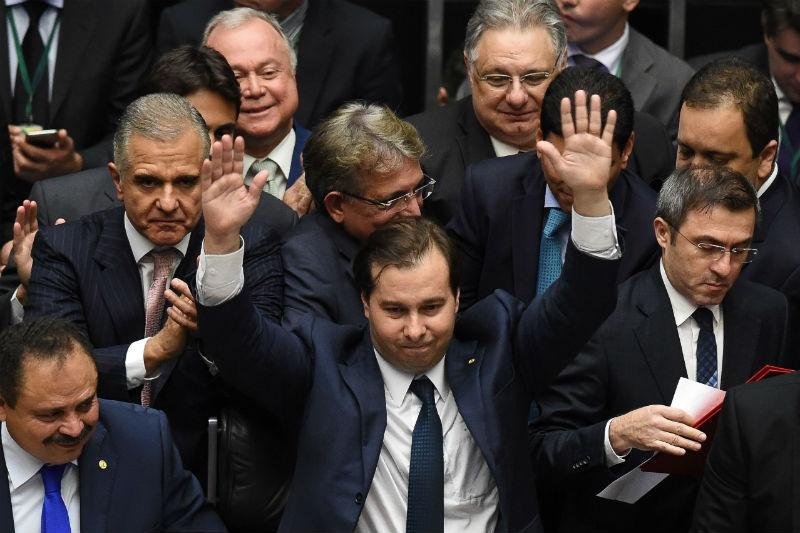 Maia prioriza di&aacute;logo permanente para retirar Brasil da crise 