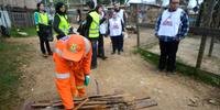 Grupo de 30 voluntários realizou nesta quarta-feira um mutirão de limpeza na Ilha do Pavão