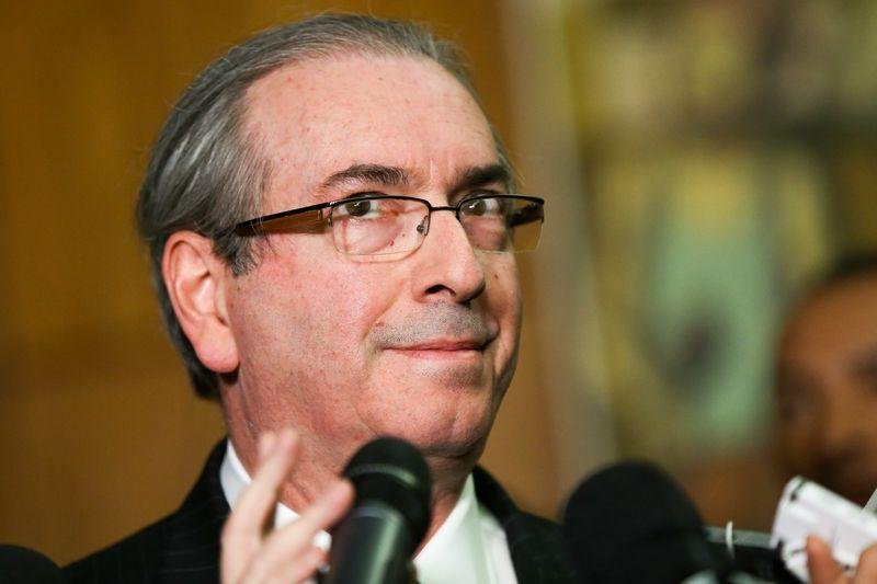 Eduardo Cunha segue recebendo sal&aacute;rio, verbas de gabinete e, agora, ter&aacute; apartamento funcional