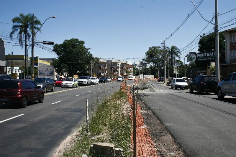Obra de duplica&ccedil;&atilde;o da avenida Wenceslau Escobar j&aacute; passa de um ano 