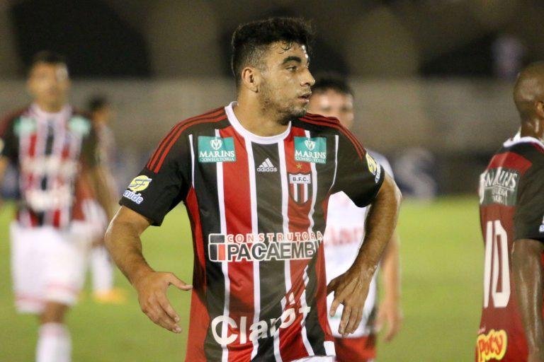 L&eacute;o Coca, de 20 anos, assinou contrato de empr&eacute;stimo de um ano