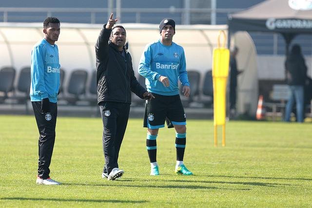 Roger mexe no time para tentar vencer S&atilde;o Paulo na Arena