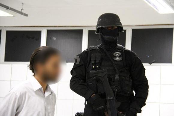 Indiv&iacute;duo exigiu que todos deixassem o local de prova ou detonaria explosivos