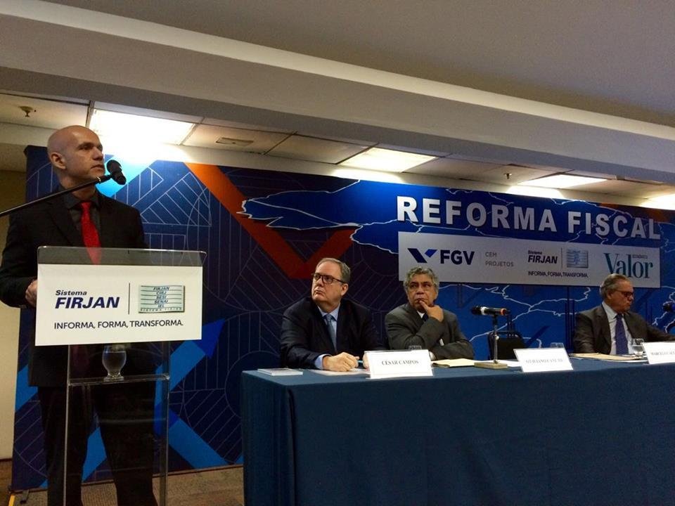 Caetano lembrou que haver&aacute; distintas regras para contribuintes em condi&ccedil;&otilde;es de se aposentar