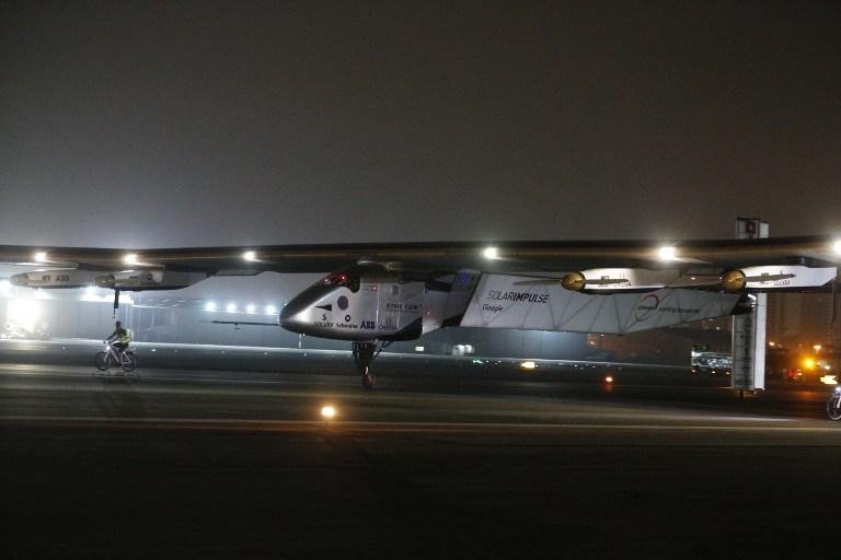 Mentor do projeto, Bertrand Piccard destacou "futuro limpo" ao terminar os 42 mil quil&ocirc;metros