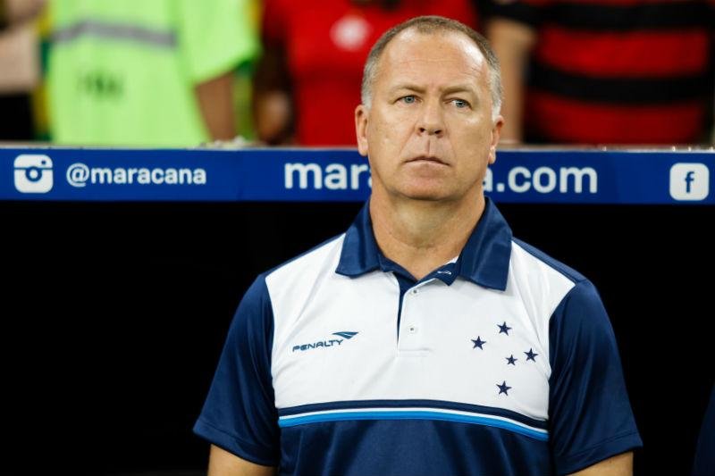 Cruzeiro oficializa Mano Menezes como novo t&eacute;cnico 
